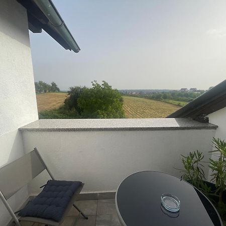 Vila Milka - Balkon - Besplatan Parking - Samostalna Prijava Karlovac Exterior foto