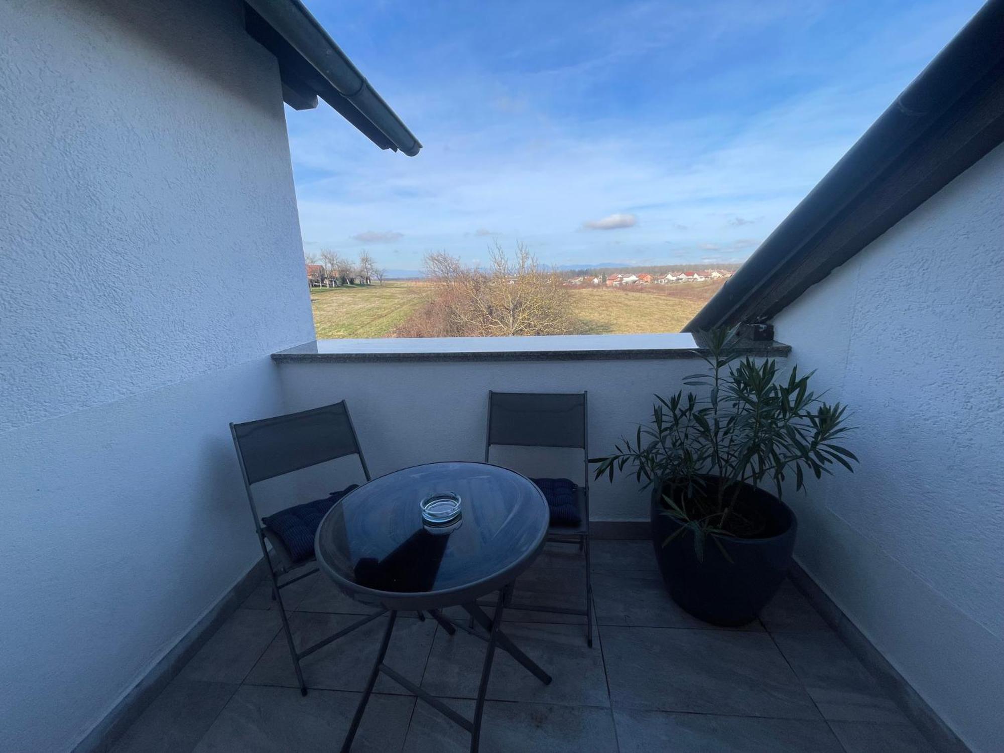 Vila Milka - Balkon - Besplatan Parking - Samostalna Prijava Karlovac Exterior foto